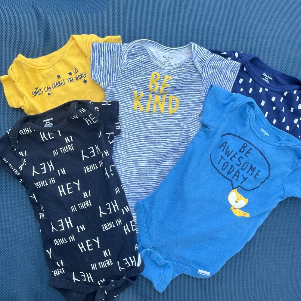 Gerber Baby Onesies - 5 pack bundle 3-6 months